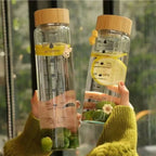 Bouteille d’Eau Motivationnelle en Verre 1000 ml – Avec Bouchon en Bambou et Repères Horaires